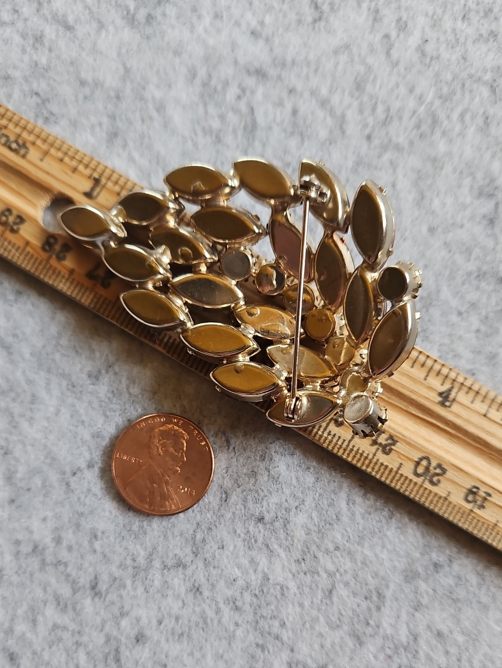Vintage Amber and Topaz Navette And Round Rhinestone Leaf Brooch Gold Tone - Picture 3 of 8